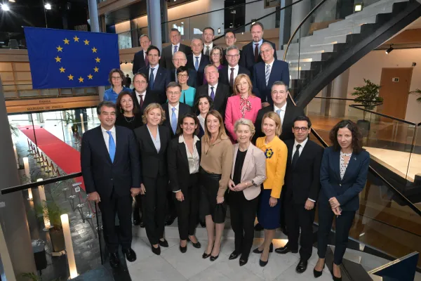 Das Team der EU-Kommission 2024-2029 plus EU-Parlamentspräsidentin